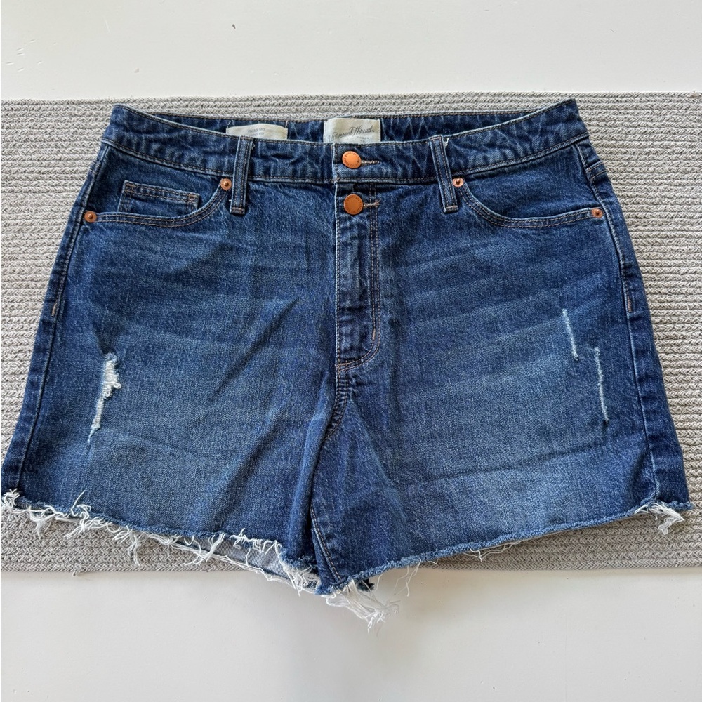 Universal Thread Classic Medium Blue Vintage Midi Denim Jean Shorts Size 10/31